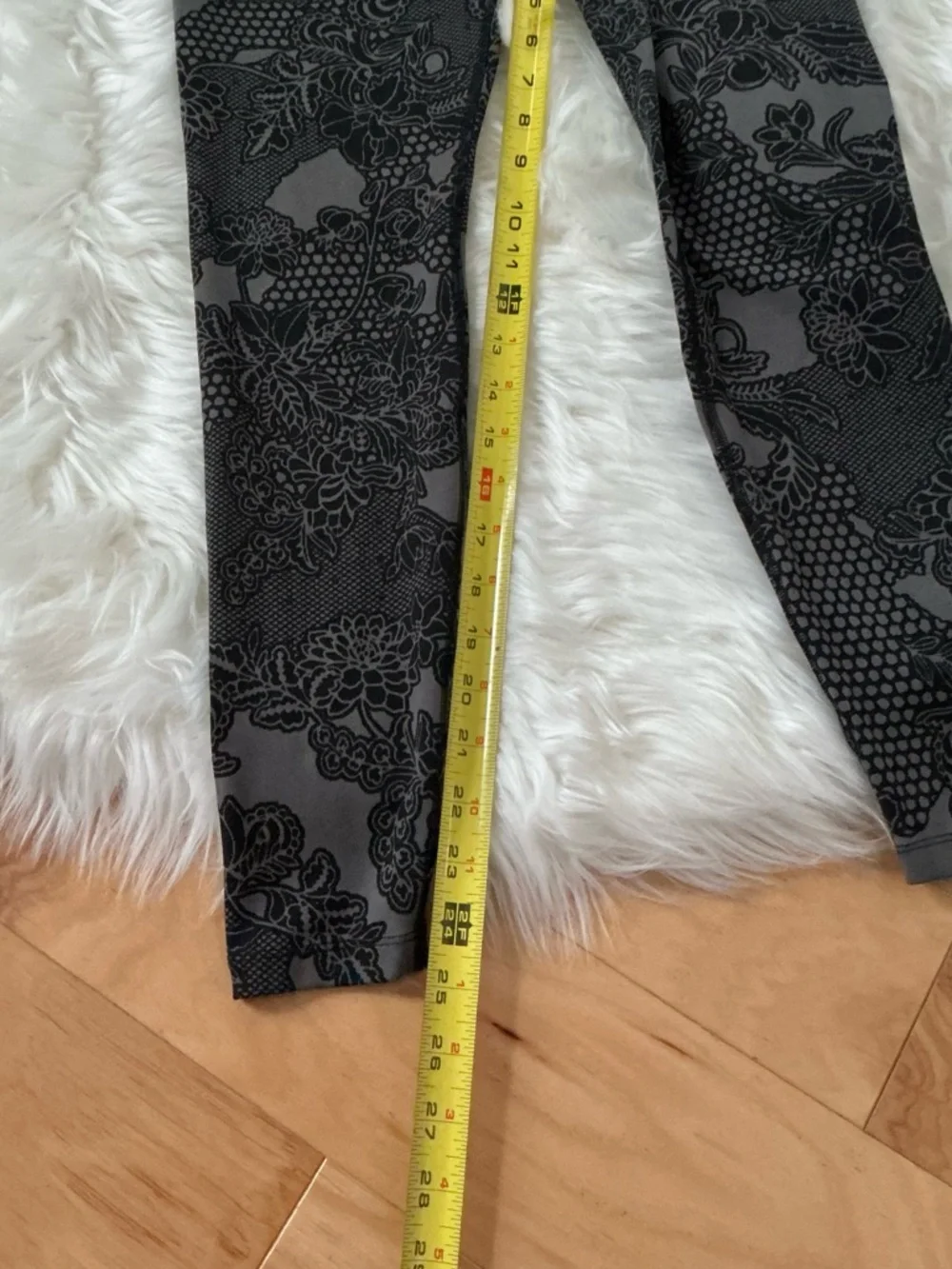 Nike Dri Fit High Rise Floral Lace Print Leggings Size Medium - Picture 4 of 4